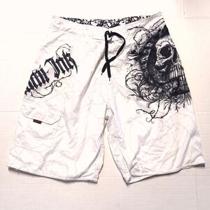 Miami Ink Grunge White Skull Graphic Shorts Size 38